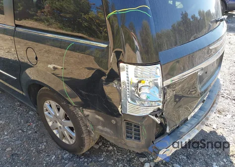 2011 Chrysler Town & Country Touring-L z USA, uszkodzony, nr VIN 2A4RR8DG9BR764502